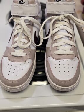 Read description Nike Court Borough Mid 2 Youth Sneakers Size 6Y / Women’7.5